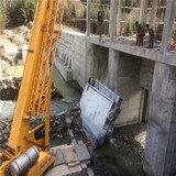 水墨电站闸门组装